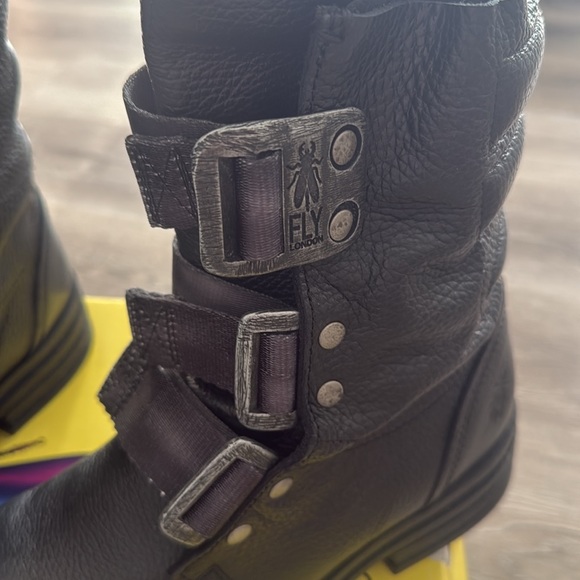 Fly London combat boots - Picture 2 of 5